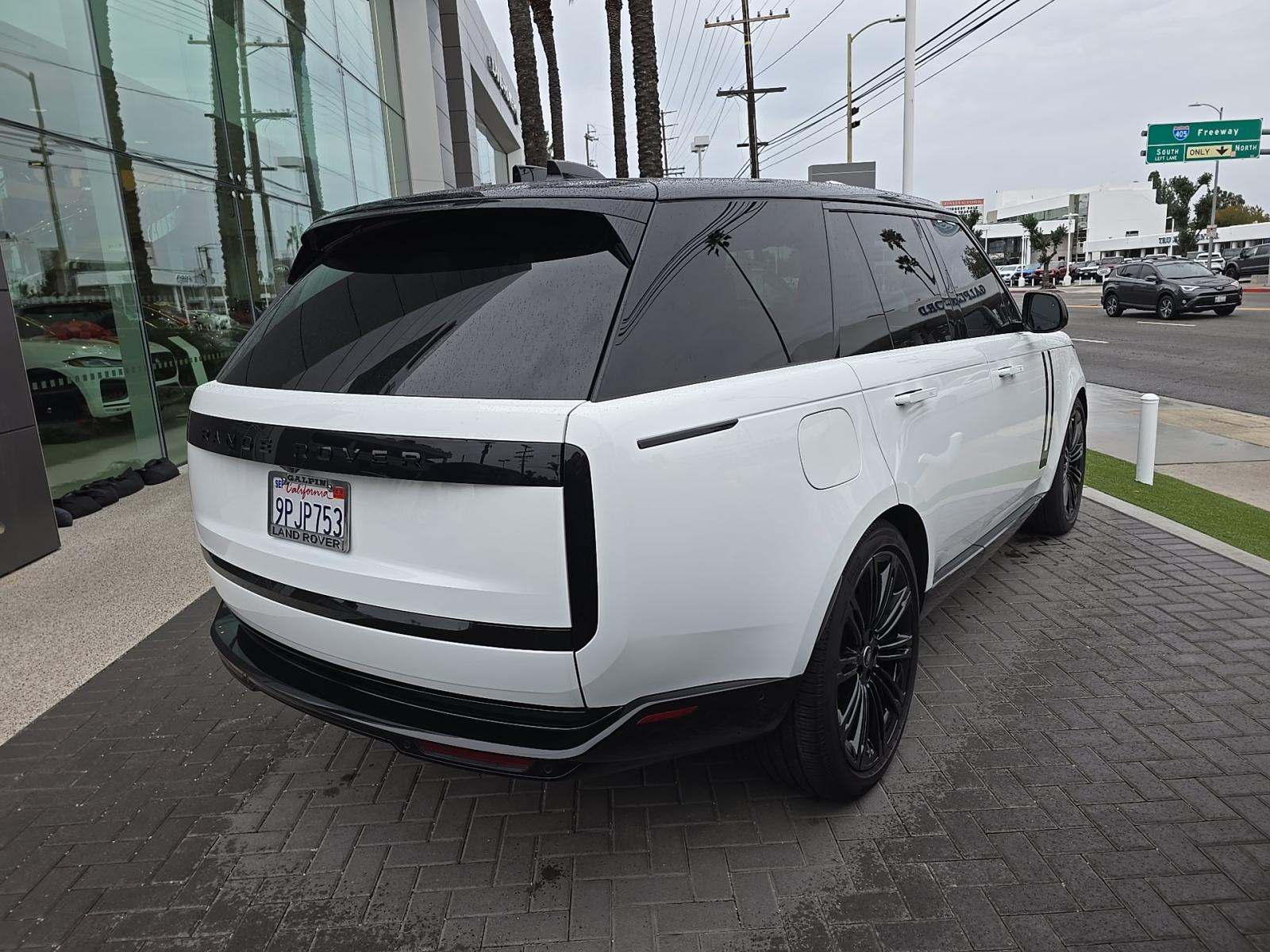 2025 Land Rover Range Rover SE AWD