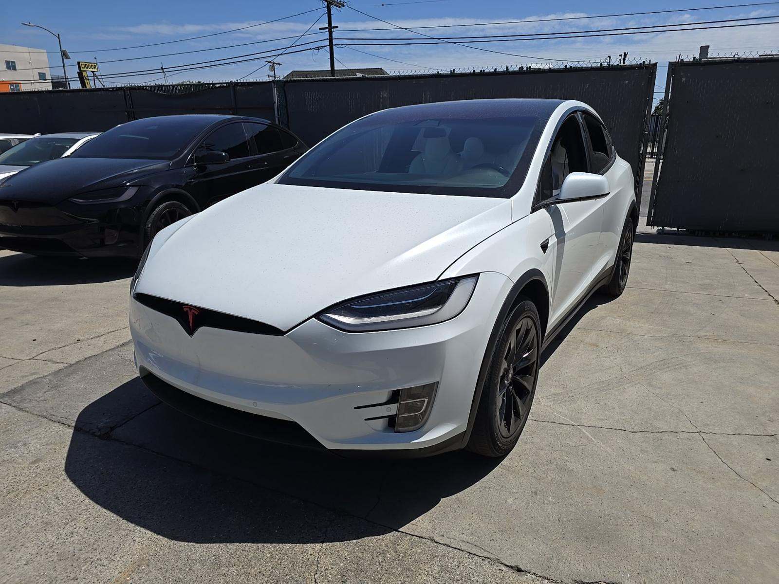 TESLA MODEL X - 1