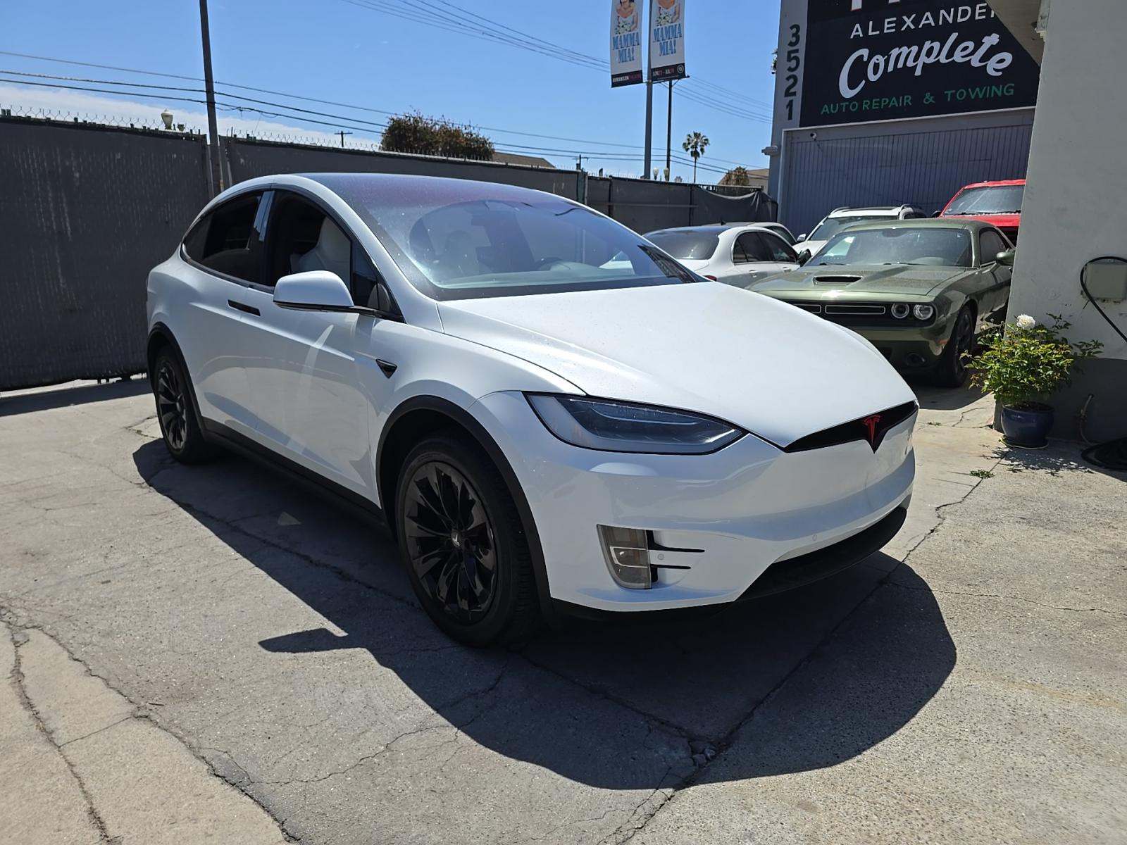 TESLA MODEL X - 4
