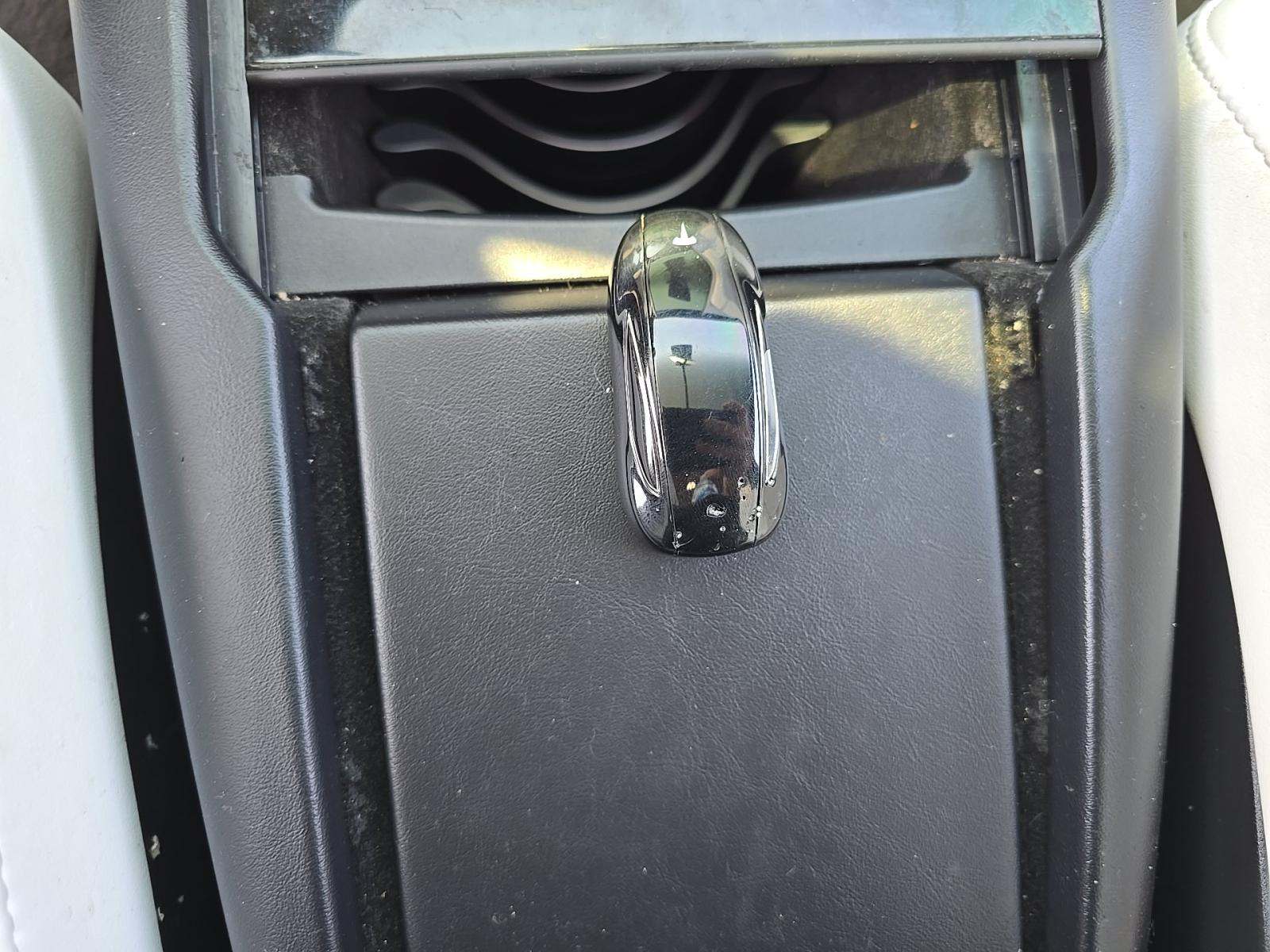 TESLA MODEL X - 8
