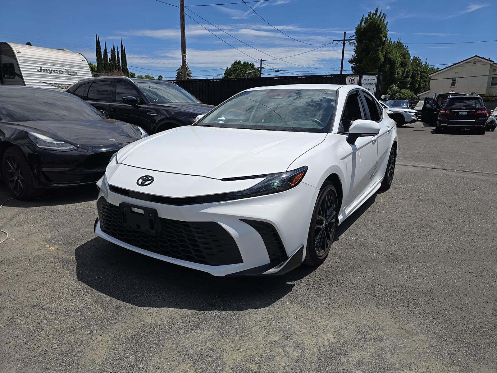2025 Toyota Camry SE FWD