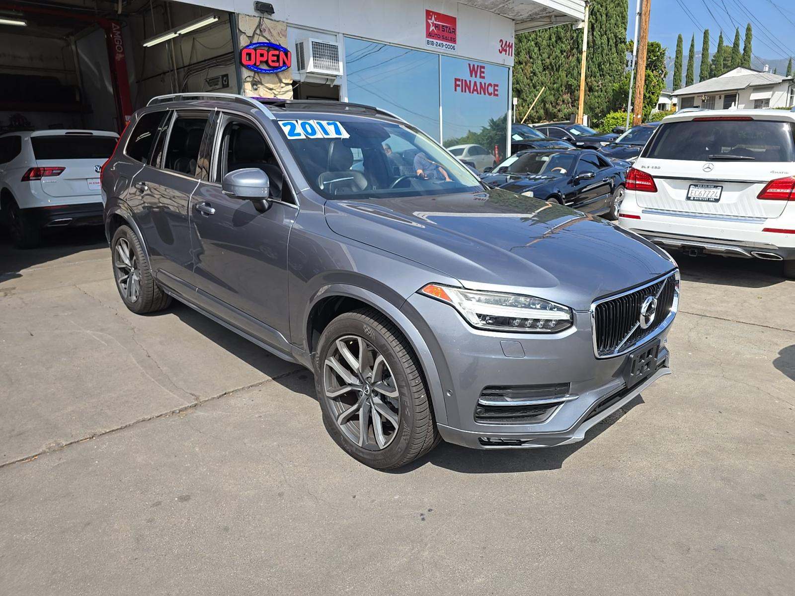 2017 Volvo XC90 T6 Momentum AWD