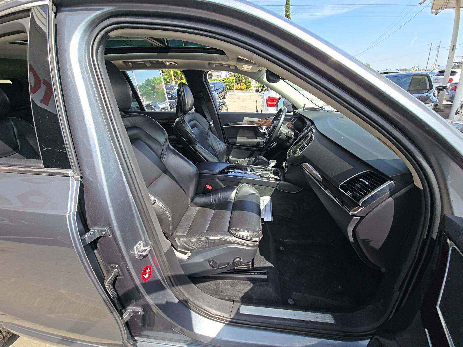 2017 Volvo XC90 T6 Momentum AWD