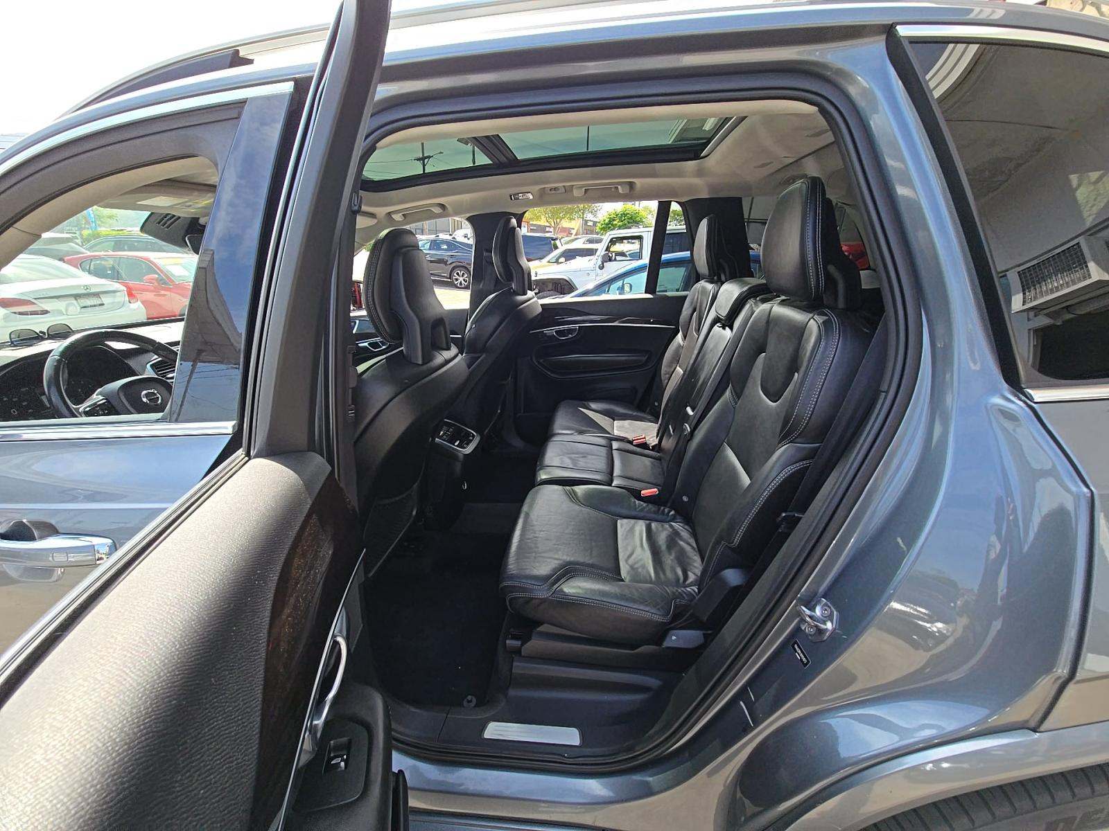 2017 Volvo XC90 T6 Momentum AWD