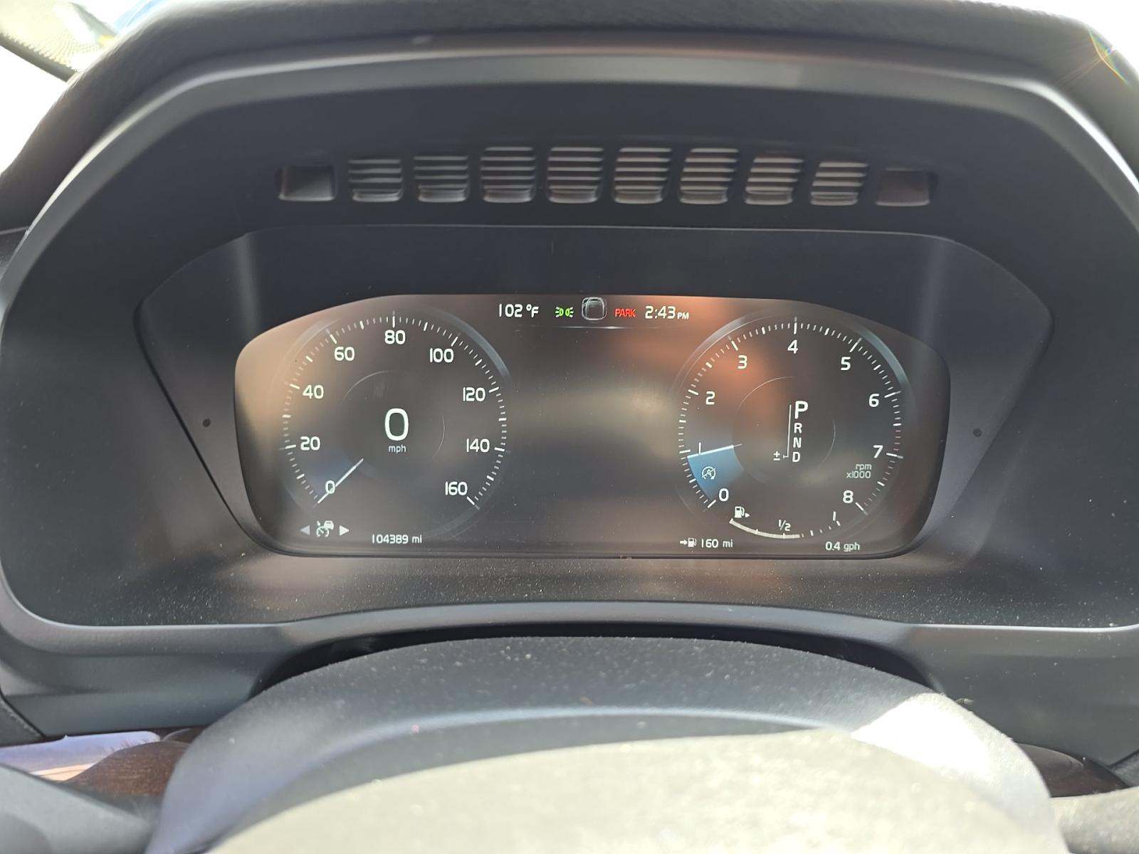 2017 Volvo XC90 T6 Momentum AWD