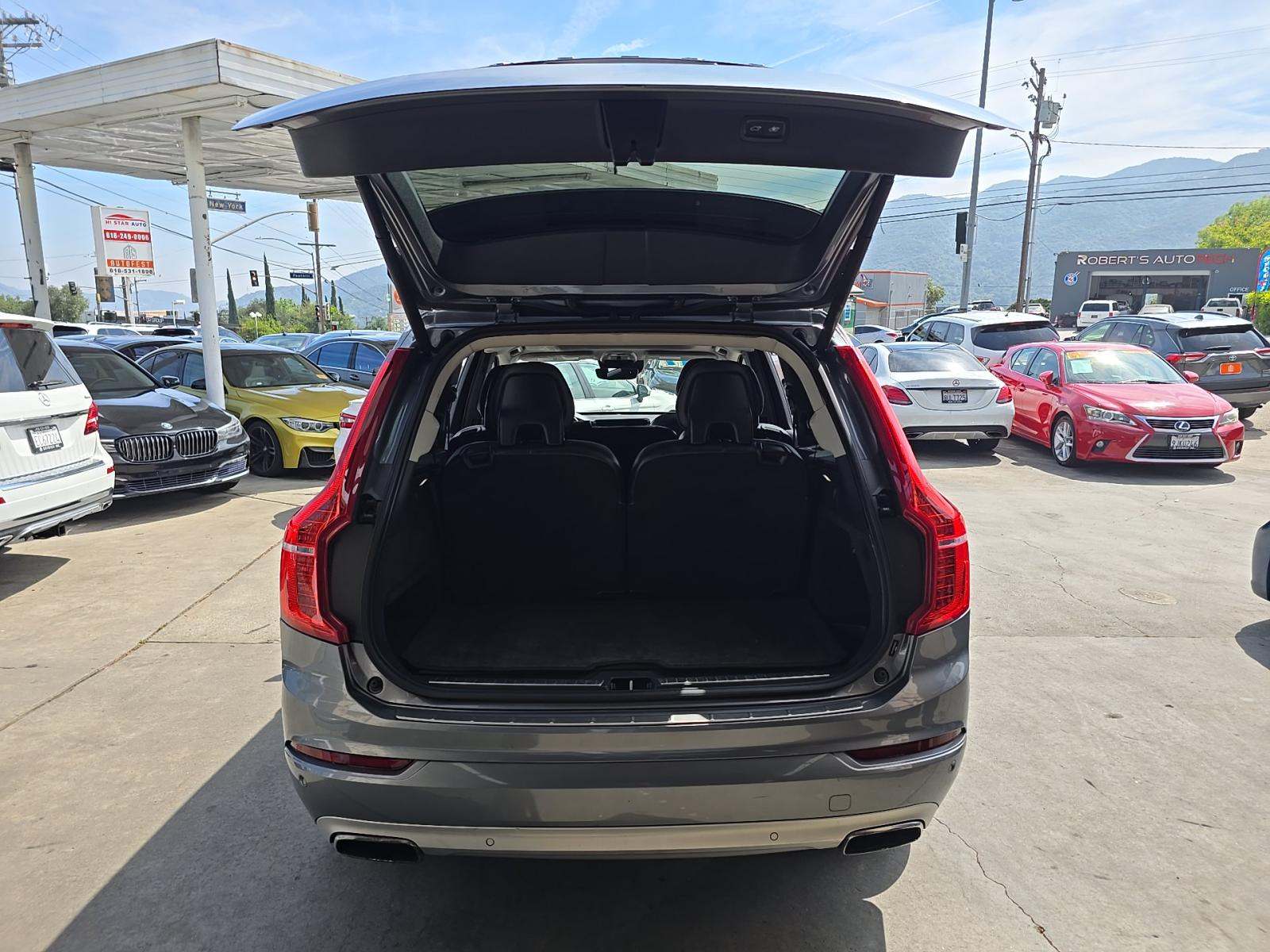2017 Volvo XC90 T6 Momentum AWD