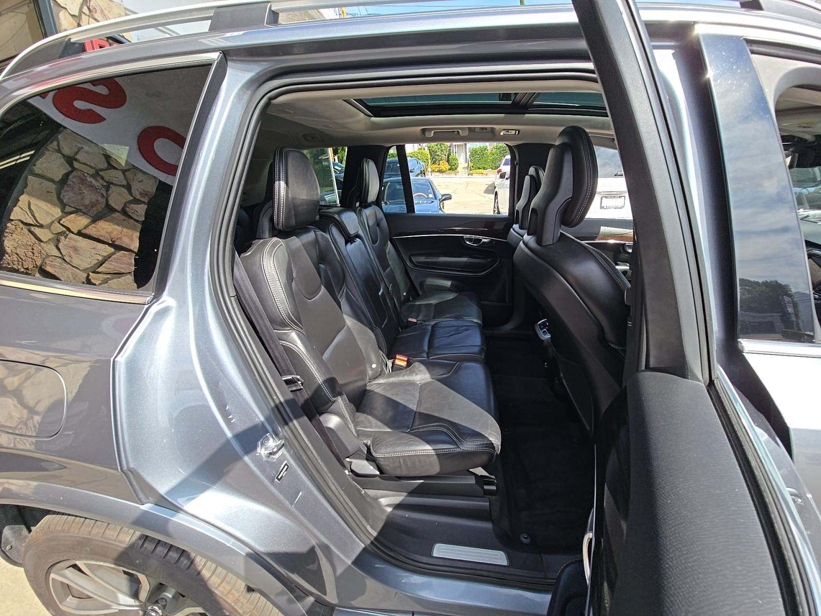2017 Volvo XC90 T6 Momentum AWD