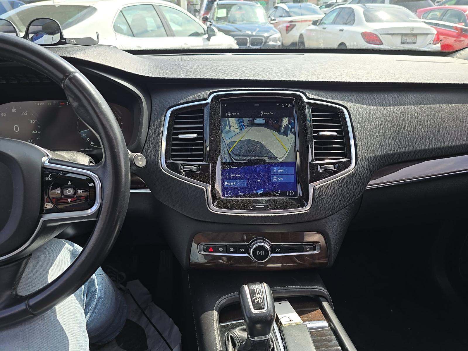 2017 Volvo XC90 T6 Momentum AWD