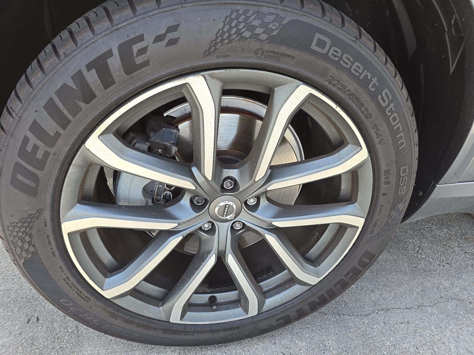 2017 Volvo XC90 T6 Momentum AWD