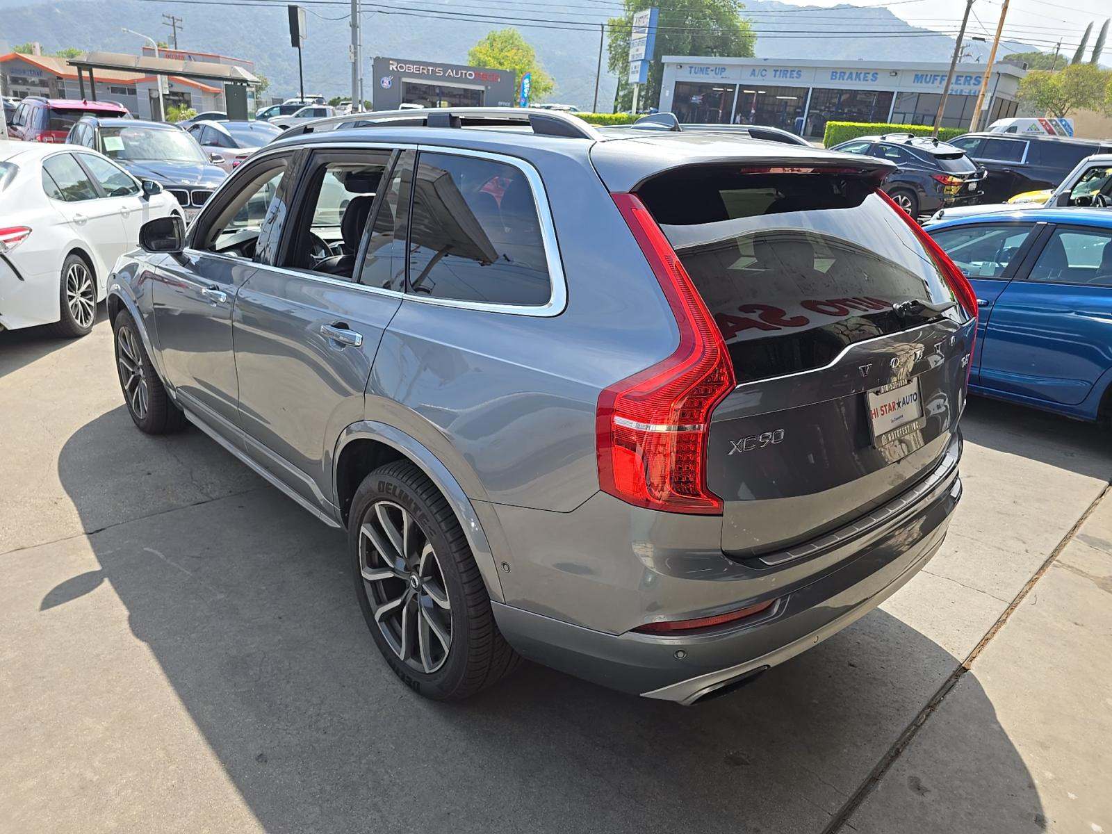 2017 Volvo XC90 T6 Momentum AWD