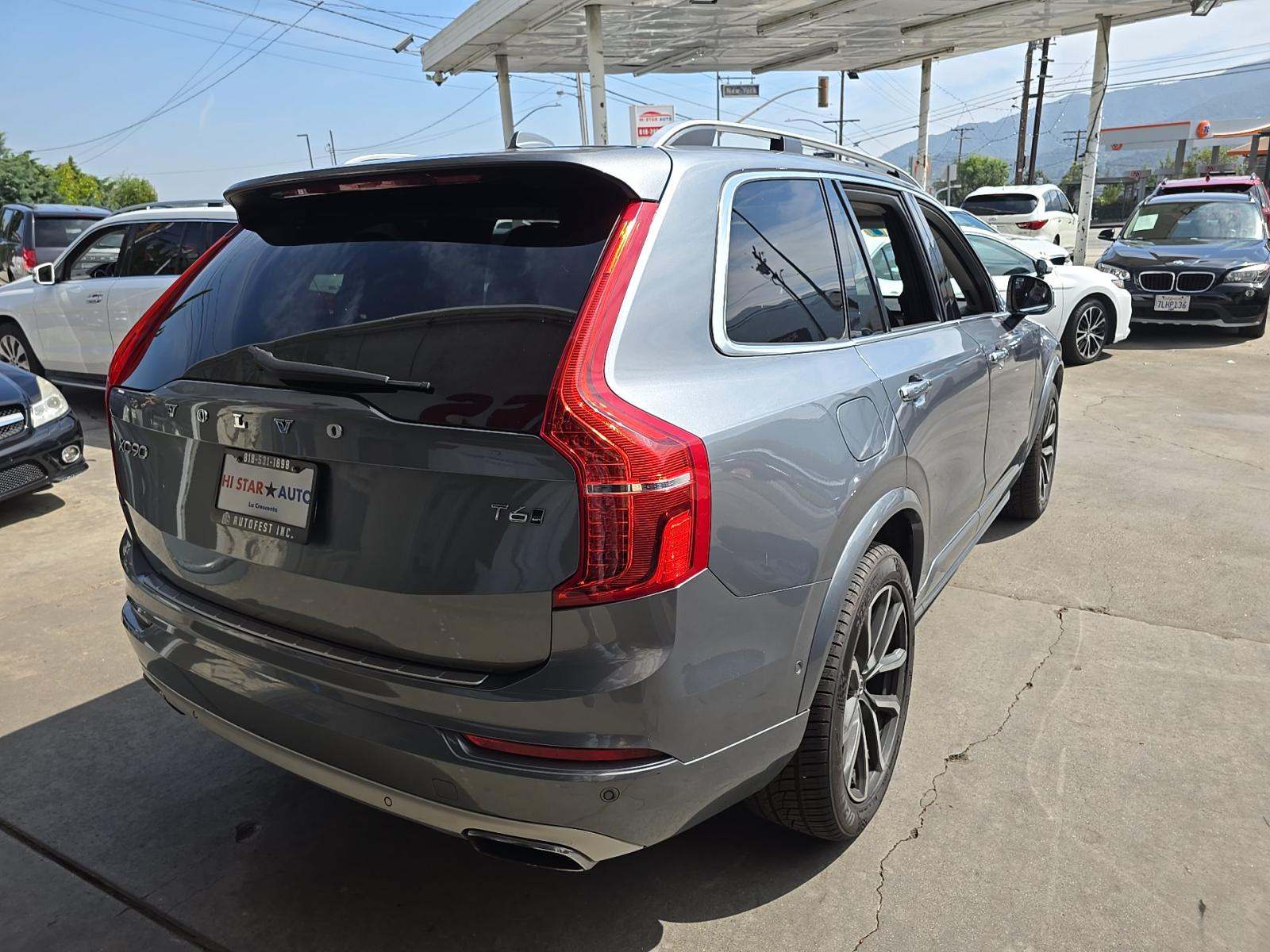 2017 Volvo XC90 T6 Momentum AWD
