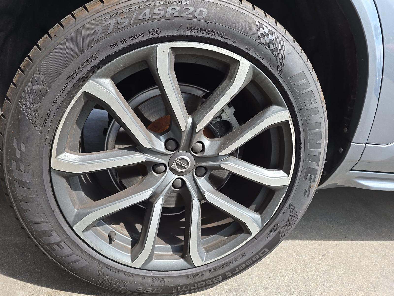 2017 Volvo XC90 T6 Momentum AWD