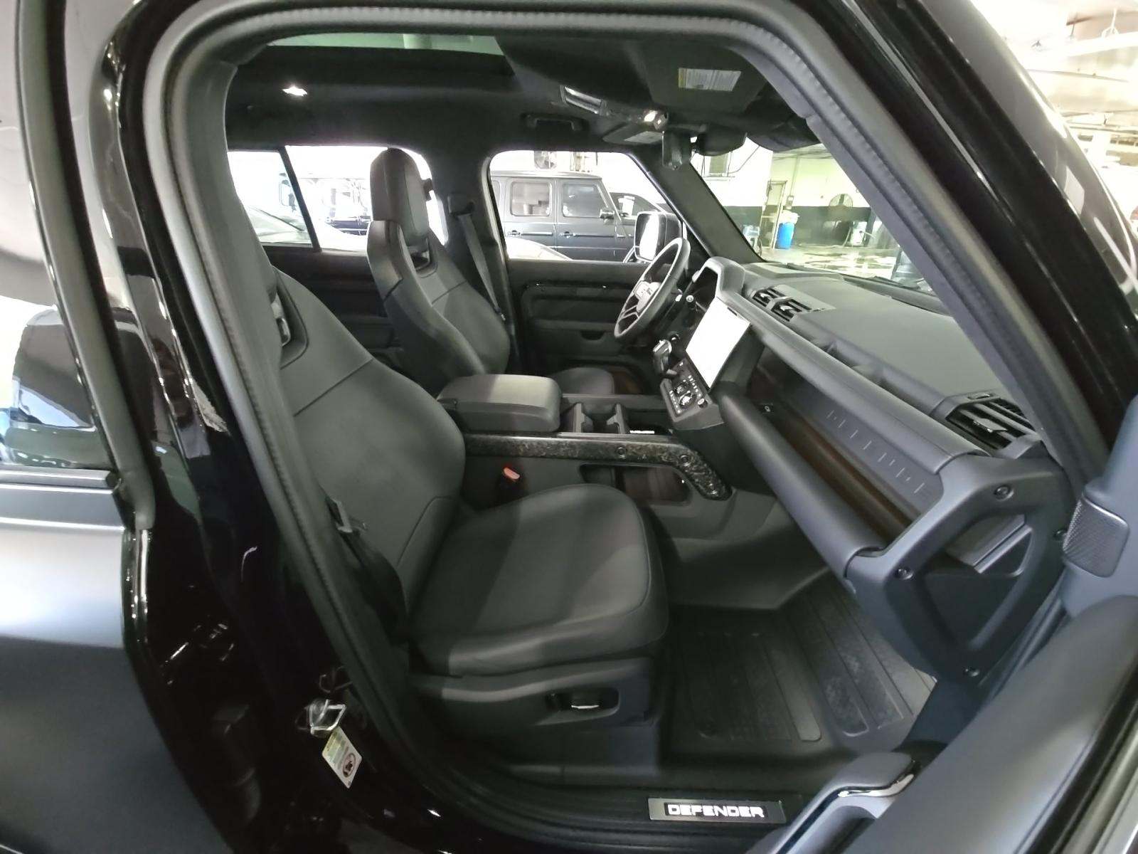 2026 Land Rover Defender 110 OCTA AWD