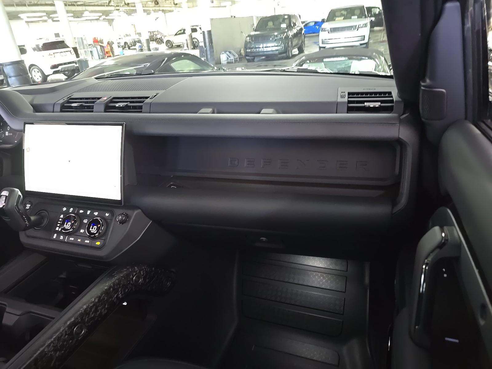 2026 Land Rover Defender 110 OCTA AWD