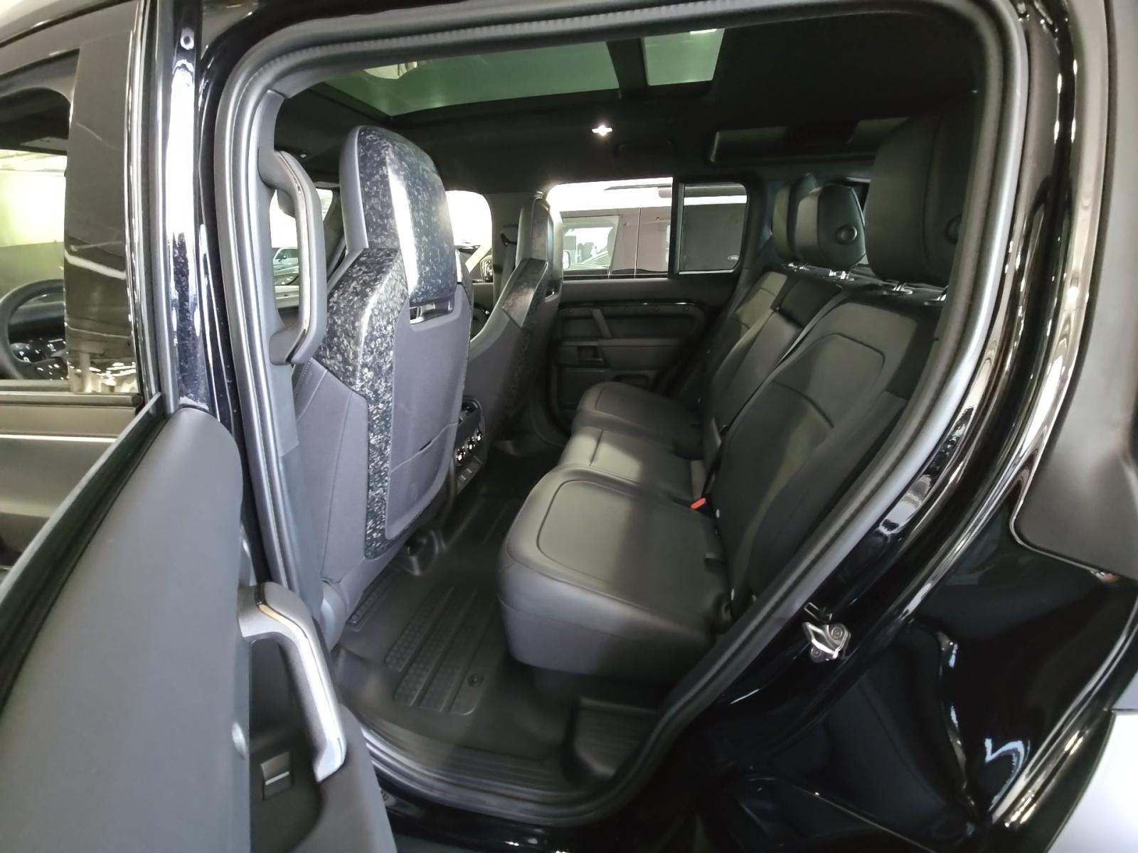 2026 Land Rover Defender 110 OCTA AWD