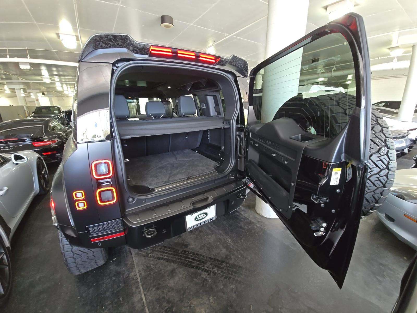 2026 Land Rover Defender 110 OCTA AWD