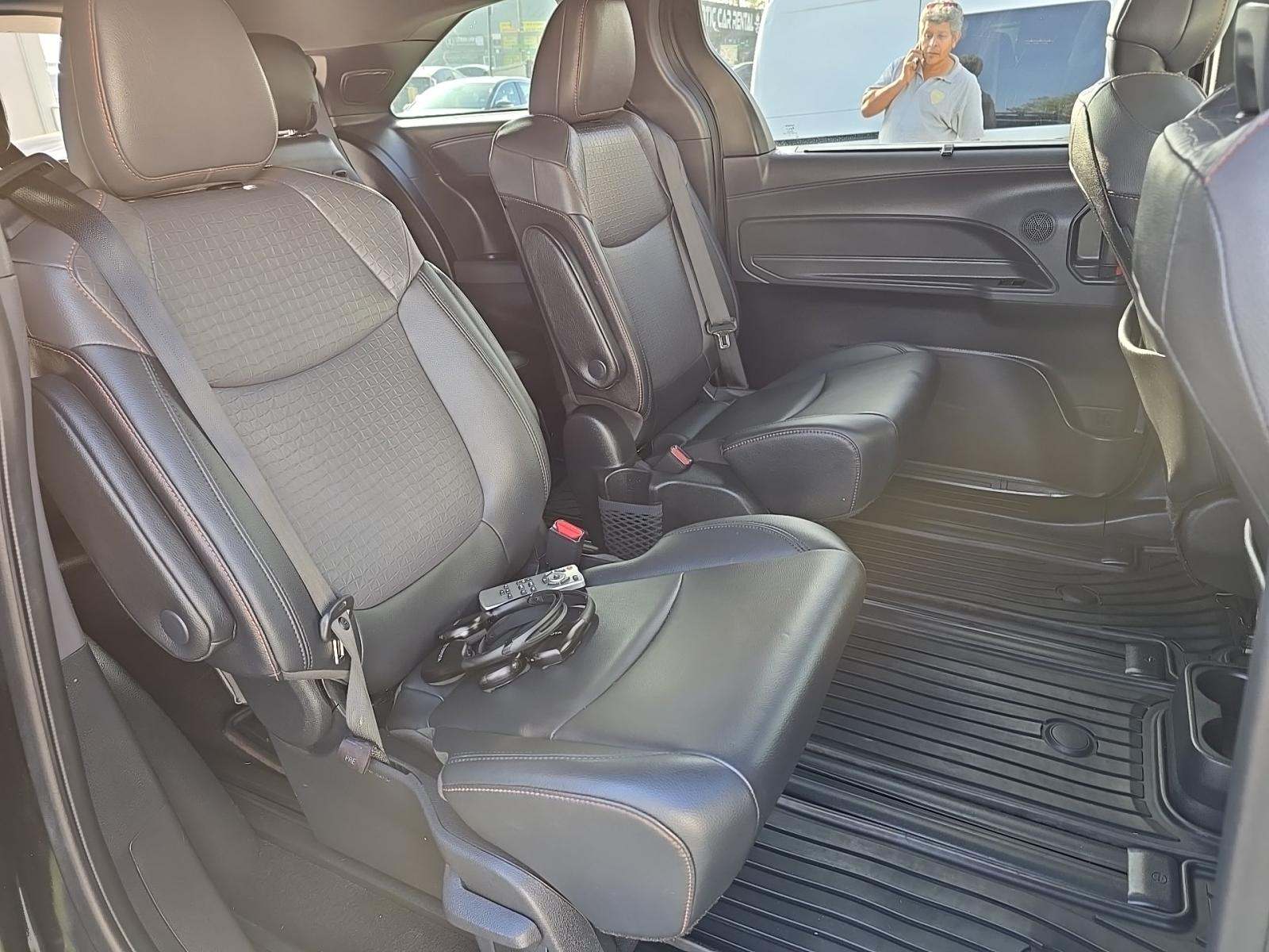 2022 Toyota Sienna XSE FWD