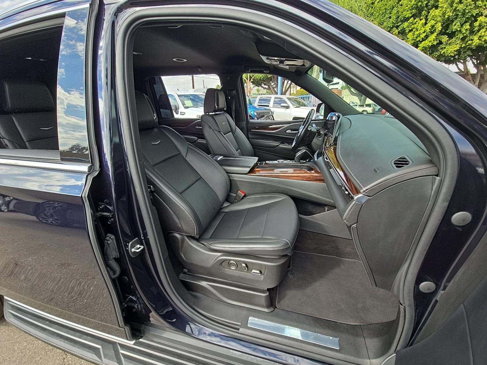 2022 Cadillac Escalade ESV Luxury RWD