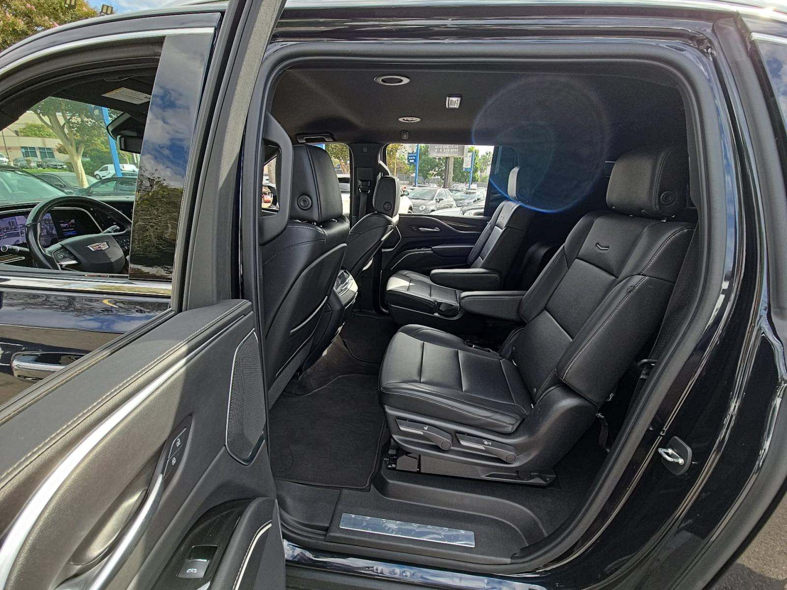 2022 Cadillac Escalade ESV Luxury RWD