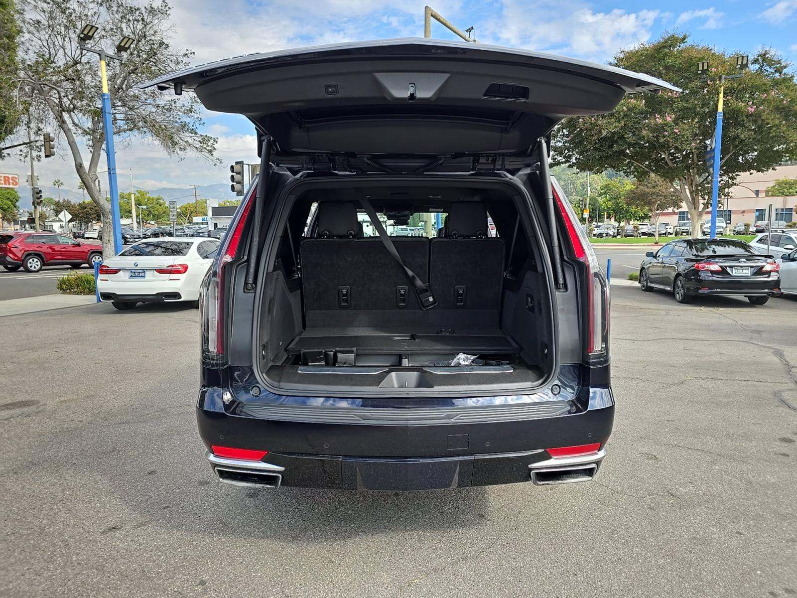 2022 Cadillac Escalade ESV Luxury RWD