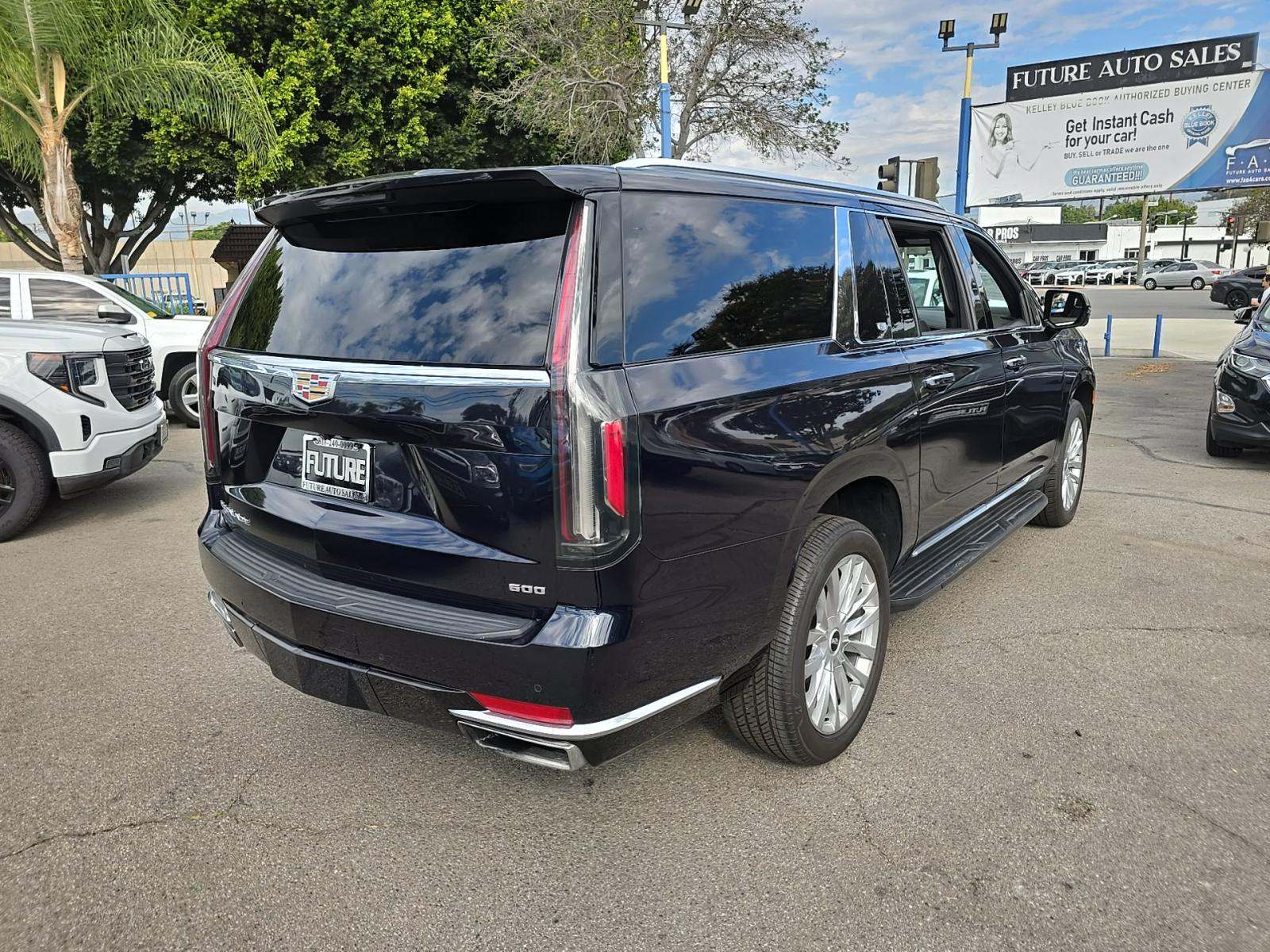 2022 Cadillac Escalade ESV Luxury RWD