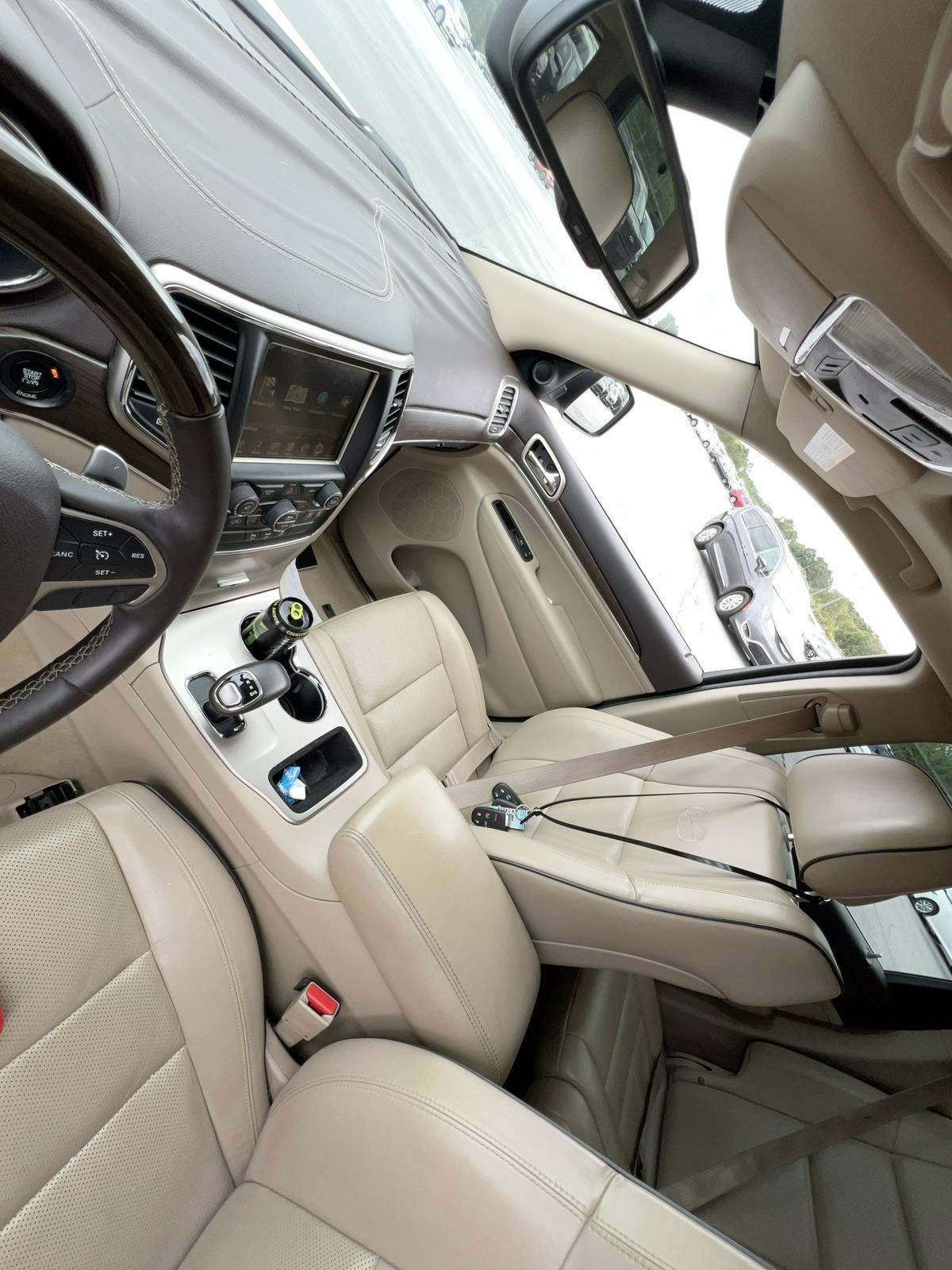 2014 Jeep Grand Cherokee Overland RWD