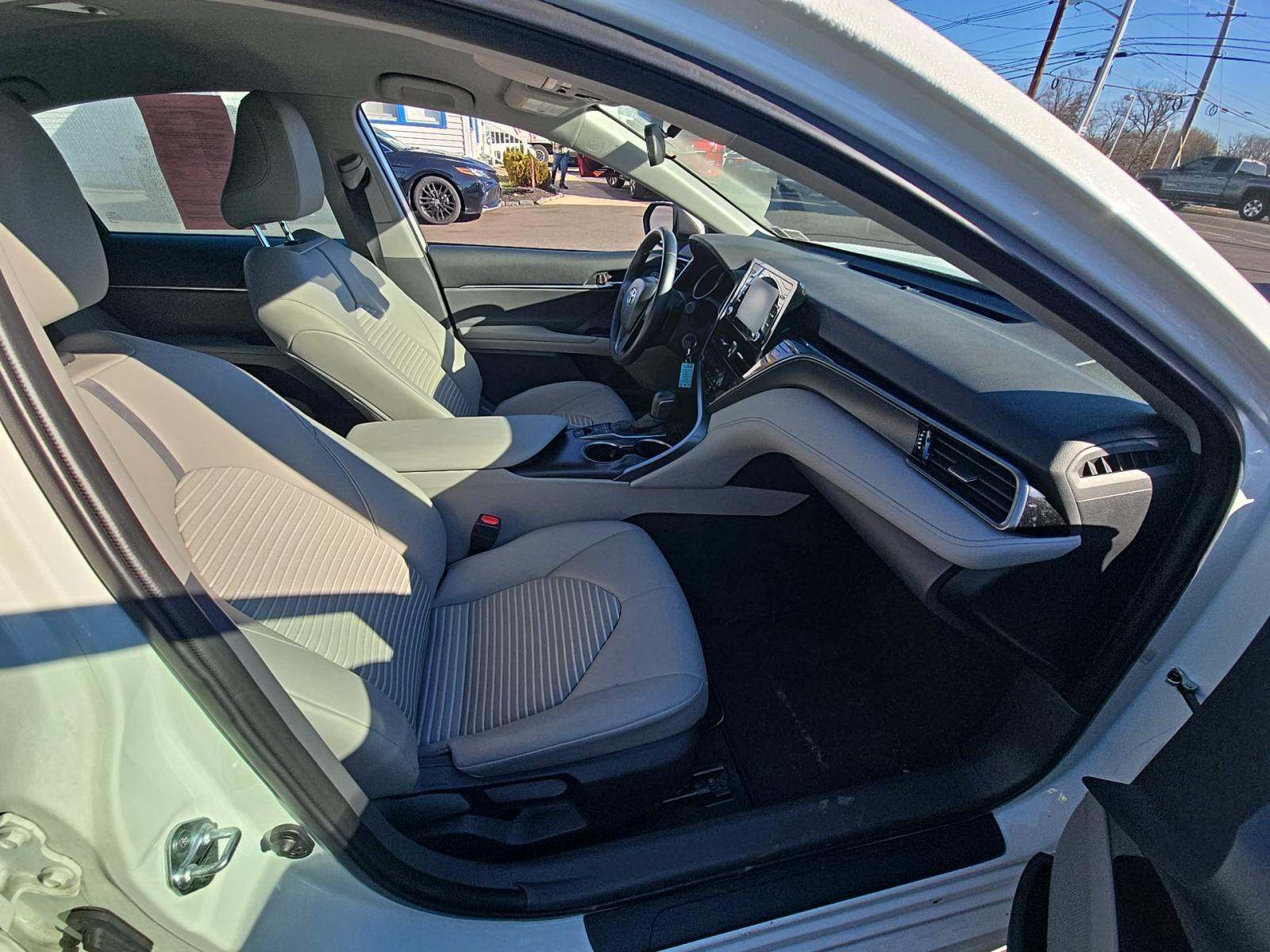 2022 Toyota Camry SE AWD