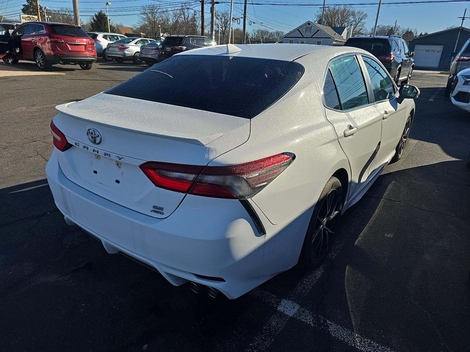 2022 Toyota Camry SE AWD