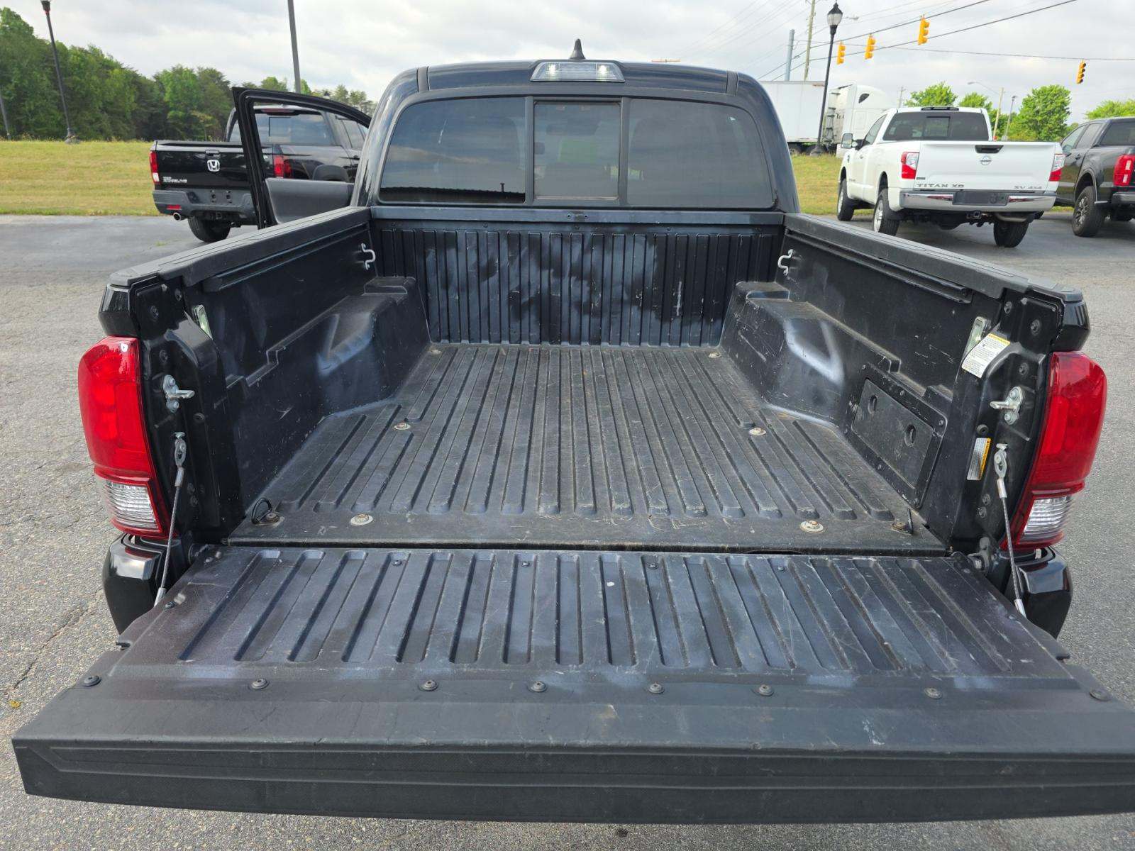 2022 Toyota Tacoma SR AWD