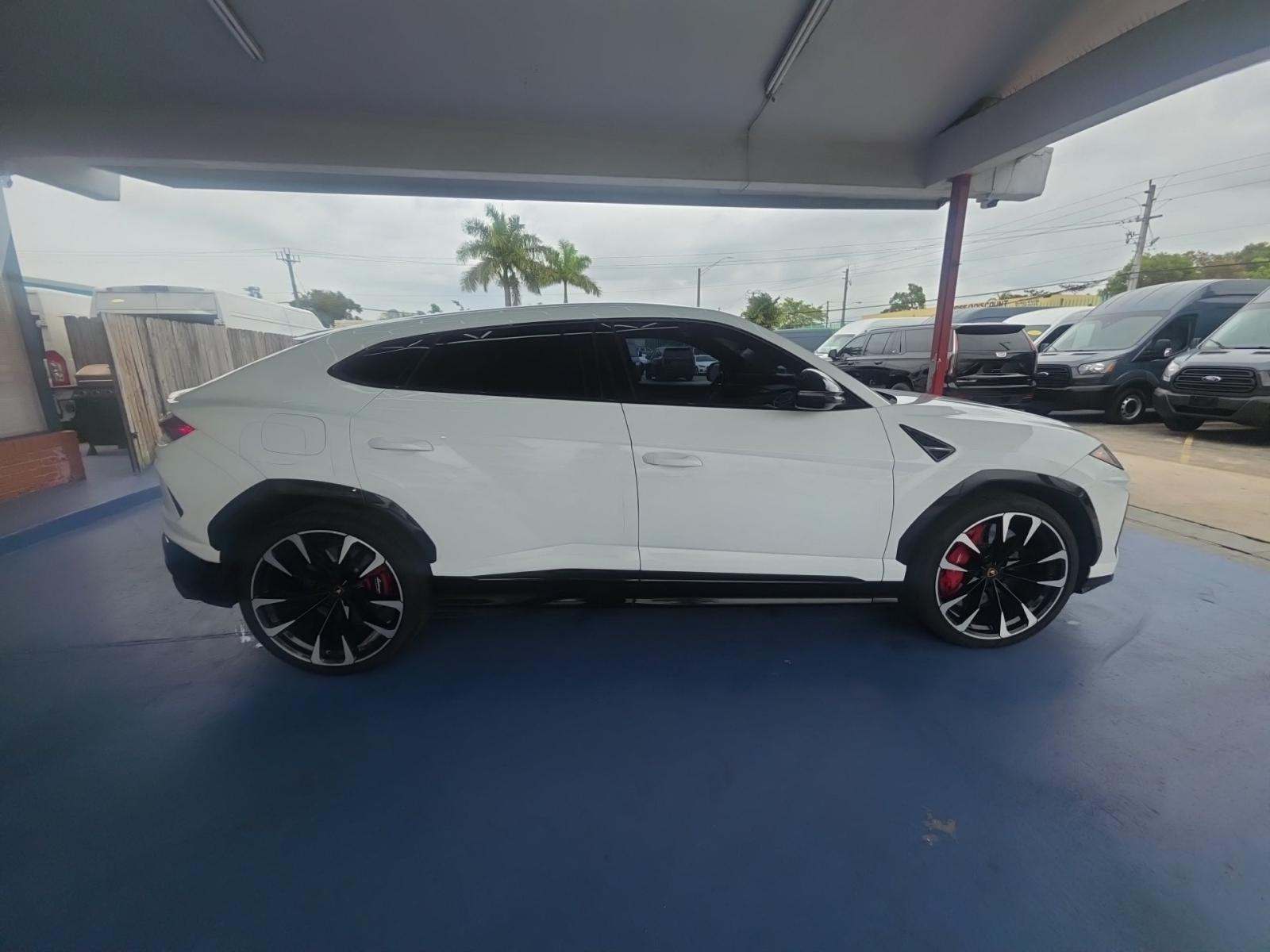 2021 Lamborghini Urus Base AWD