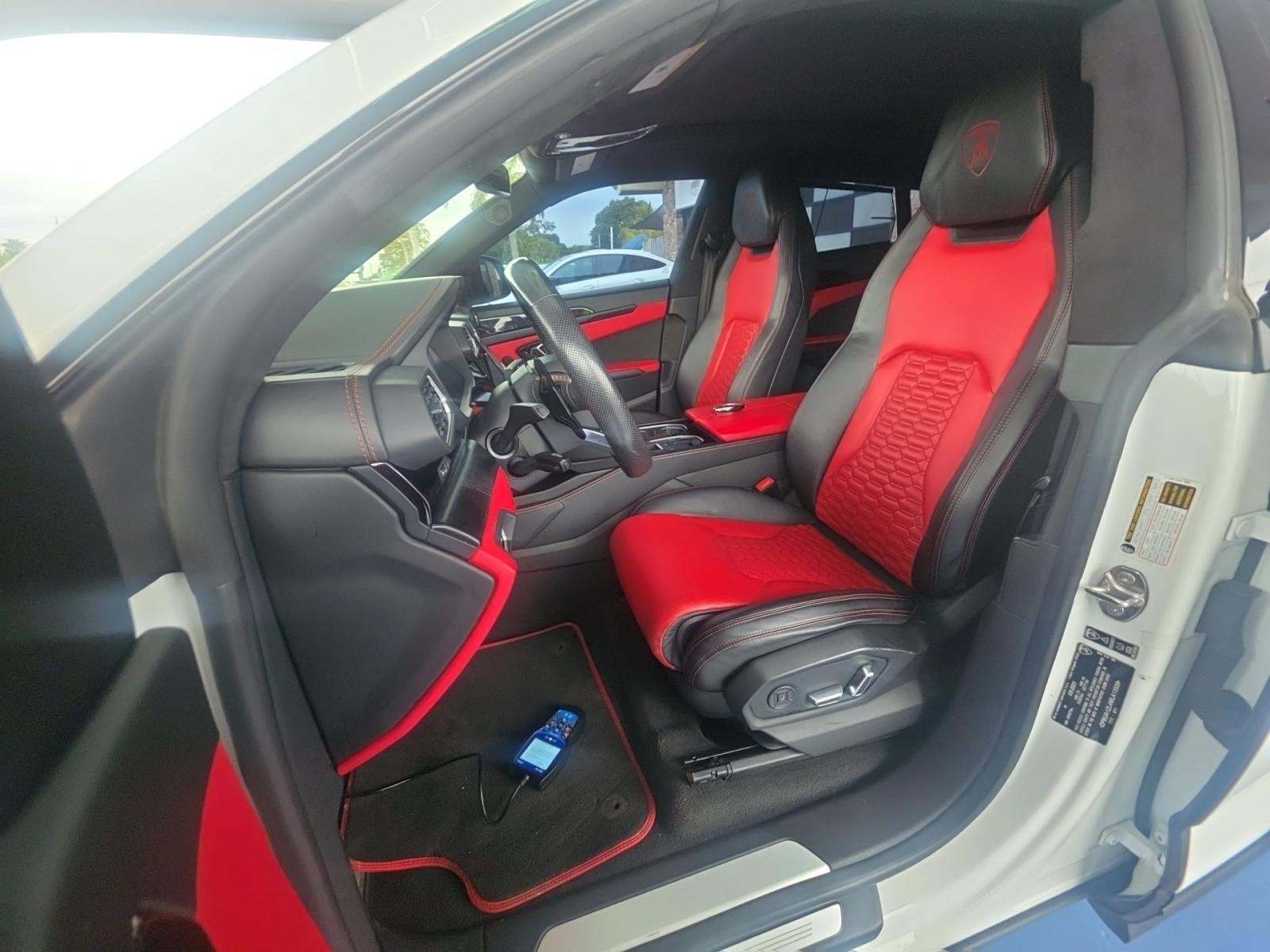 2021 Lamborghini Urus Base AWD