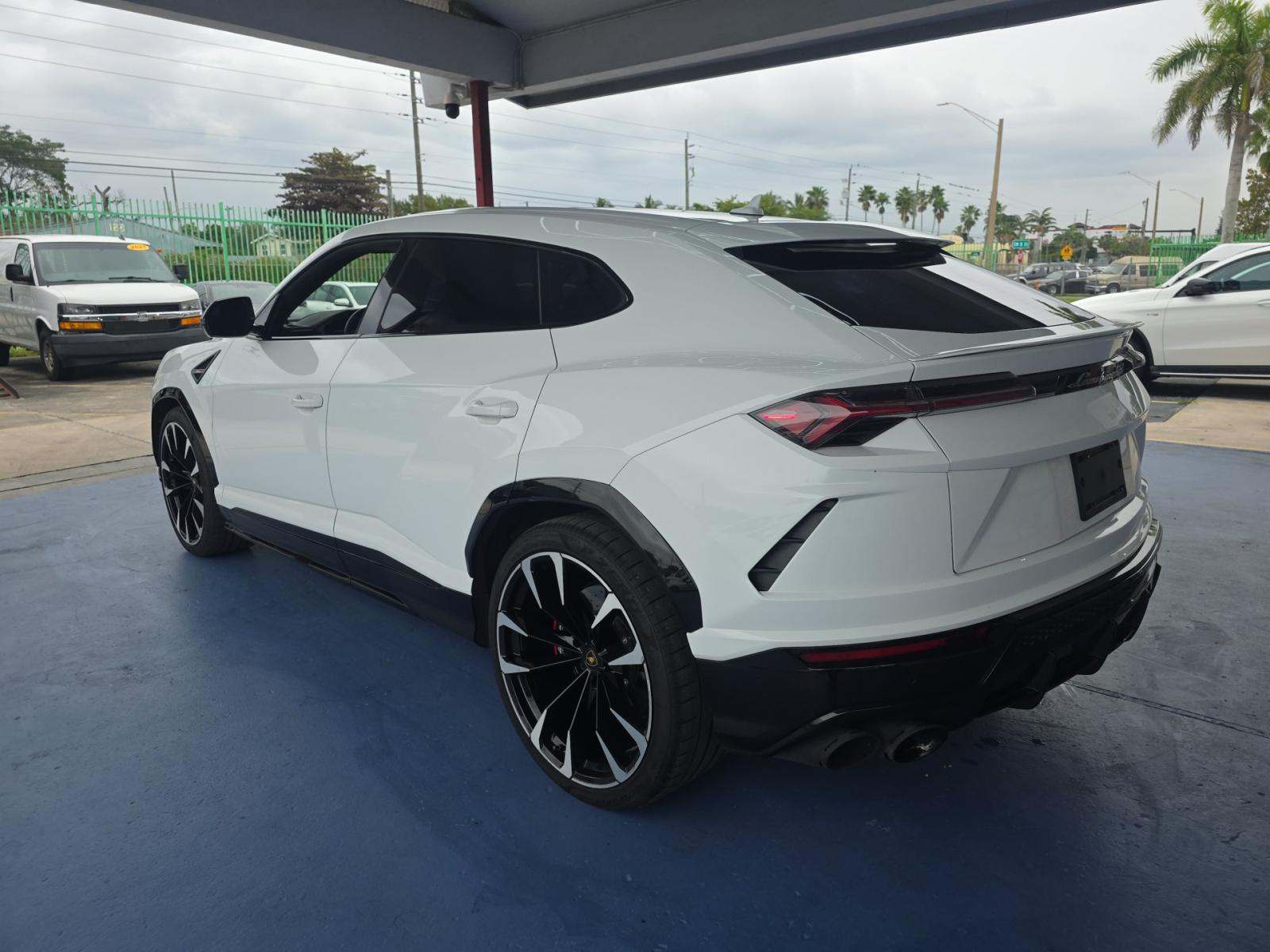 2021 Lamborghini Urus Base AWD
