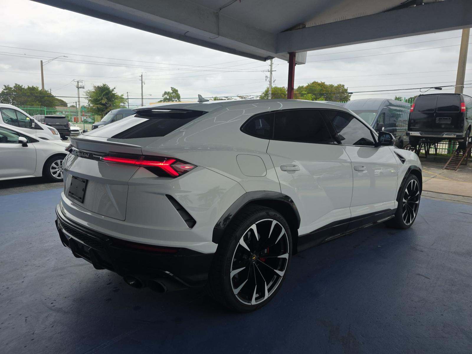 2021 Lamborghini Urus Base AWD
