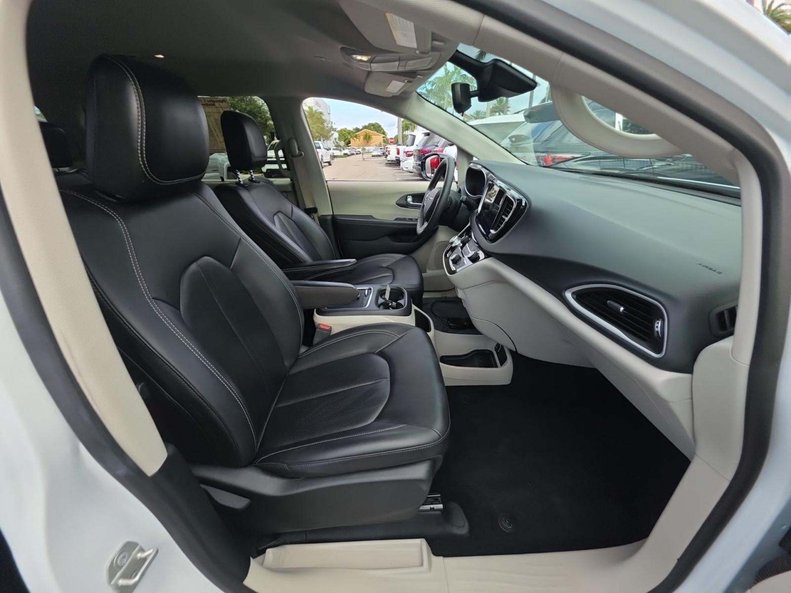 2024 Chrysler Pacifica Touring L FWD