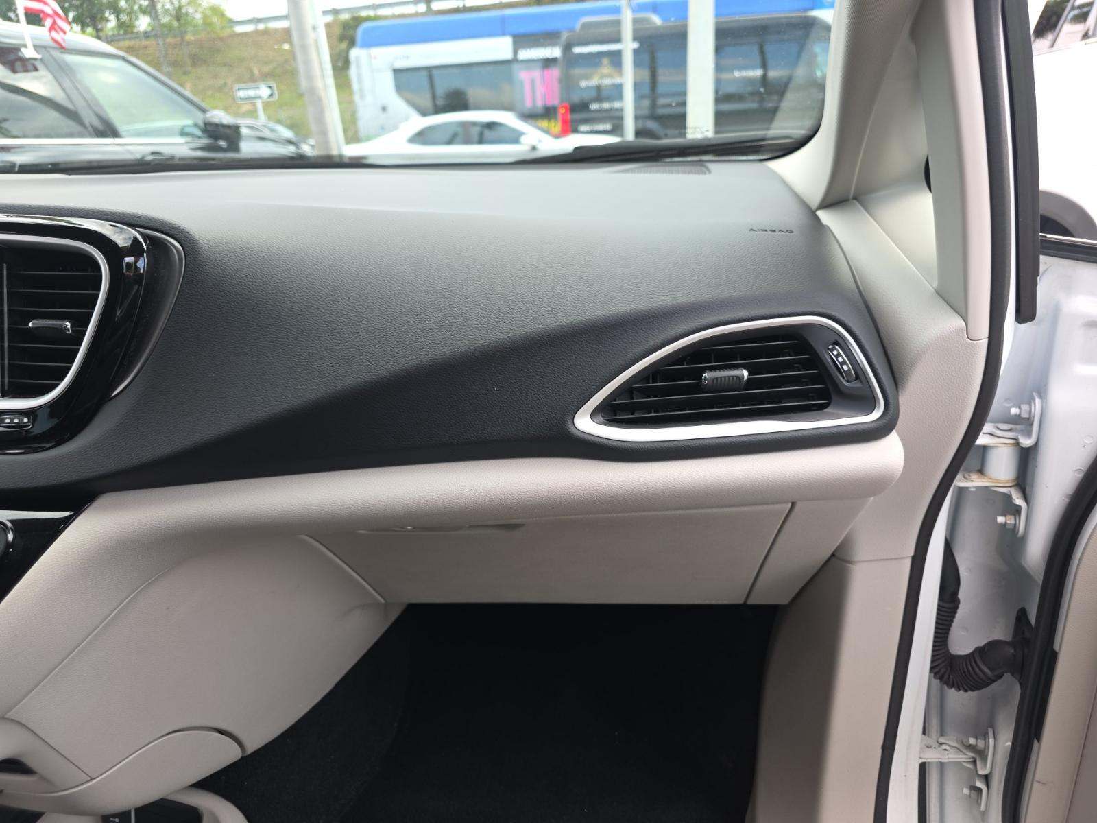 2024 Chrysler Pacifica Touring L FWD