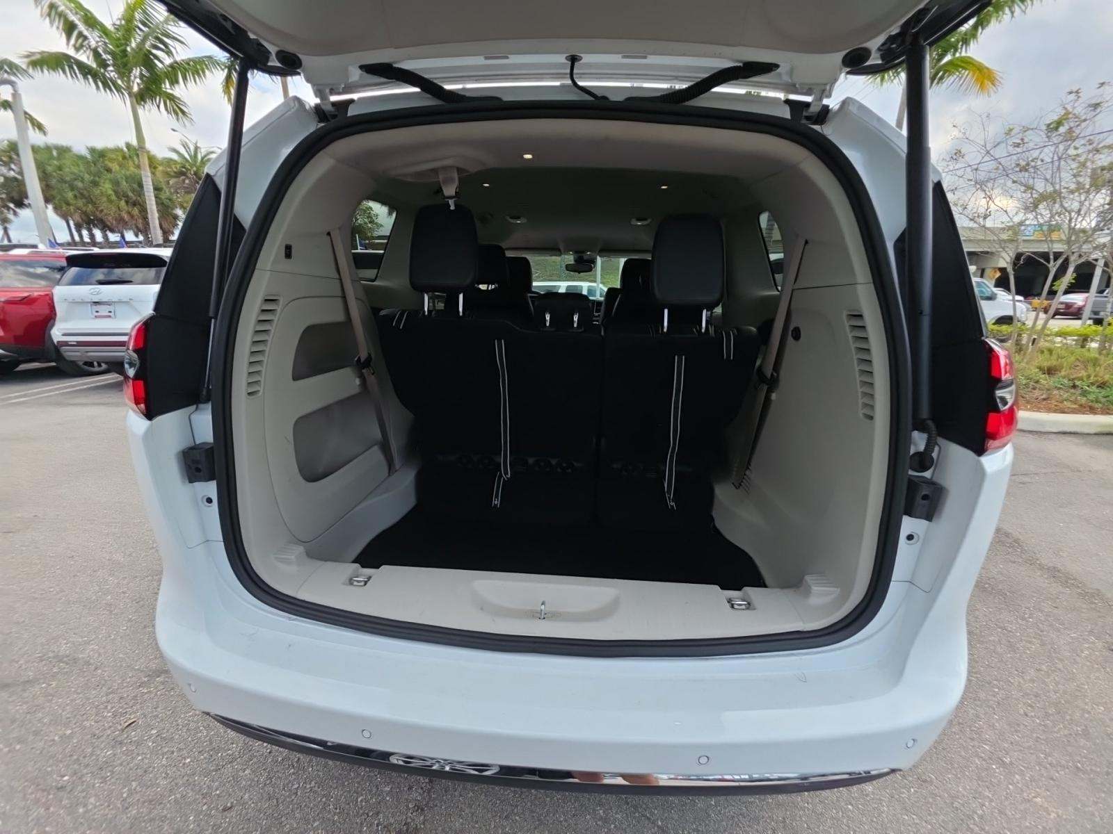 2024 Chrysler Pacifica Touring L FWD