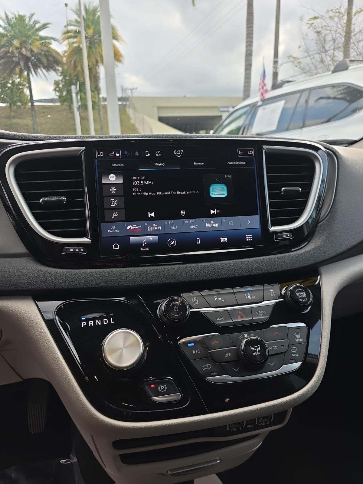 2024 Chrysler Pacifica Touring L FWD