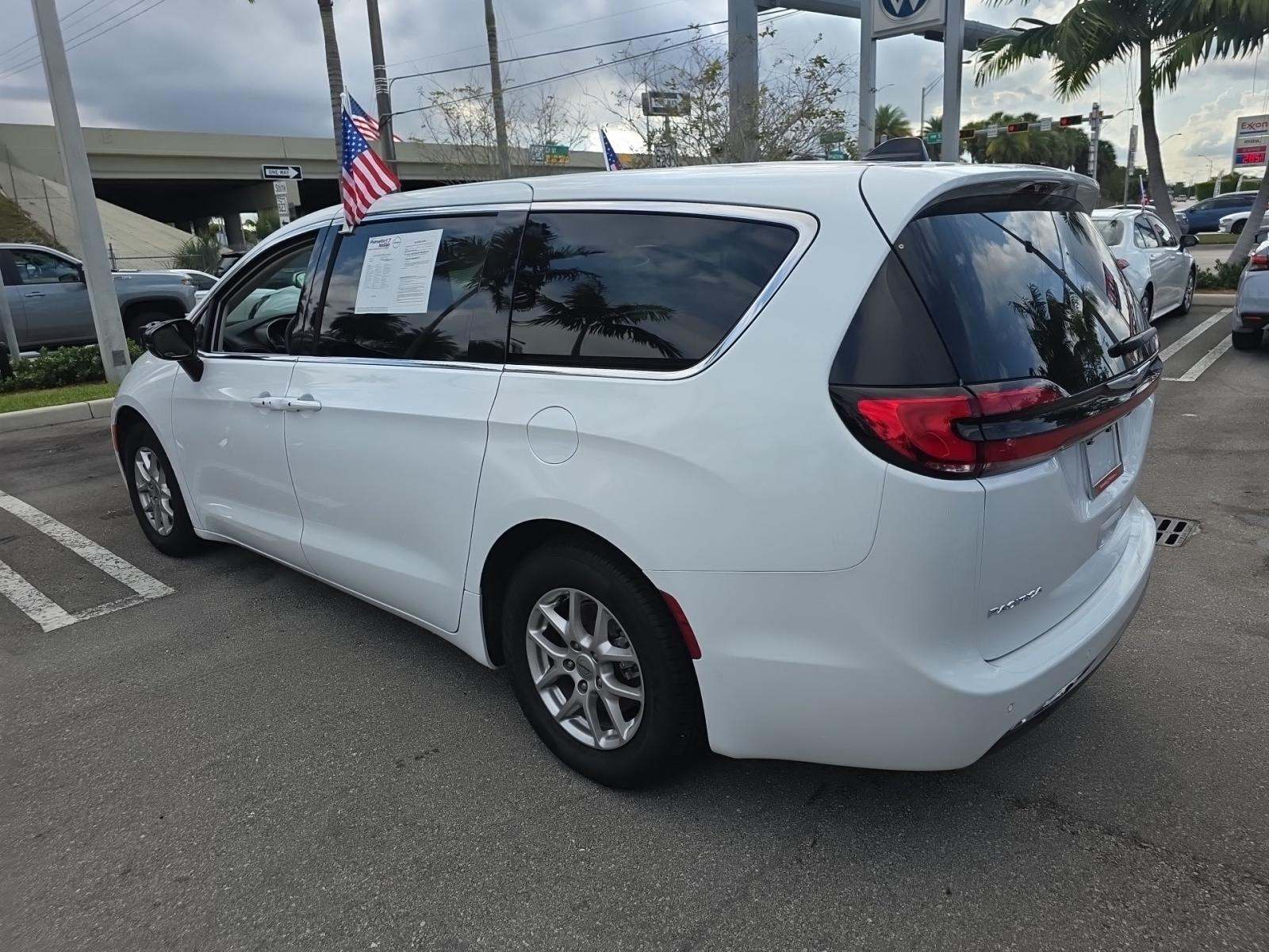 2024 Chrysler Pacifica Touring L FWD