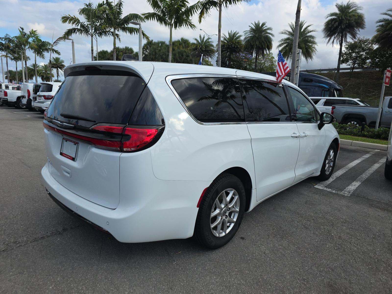 2024 Chrysler Pacifica Touring L FWD