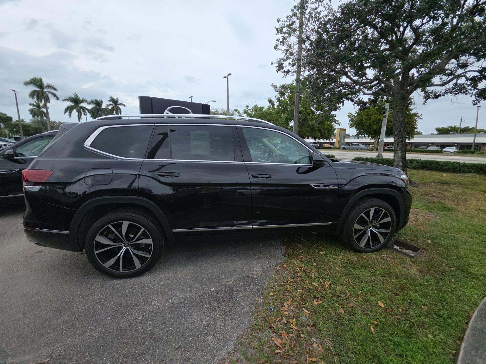 2024 Volkswagen Atlas 2.0T SEL Premium R-Line AWD