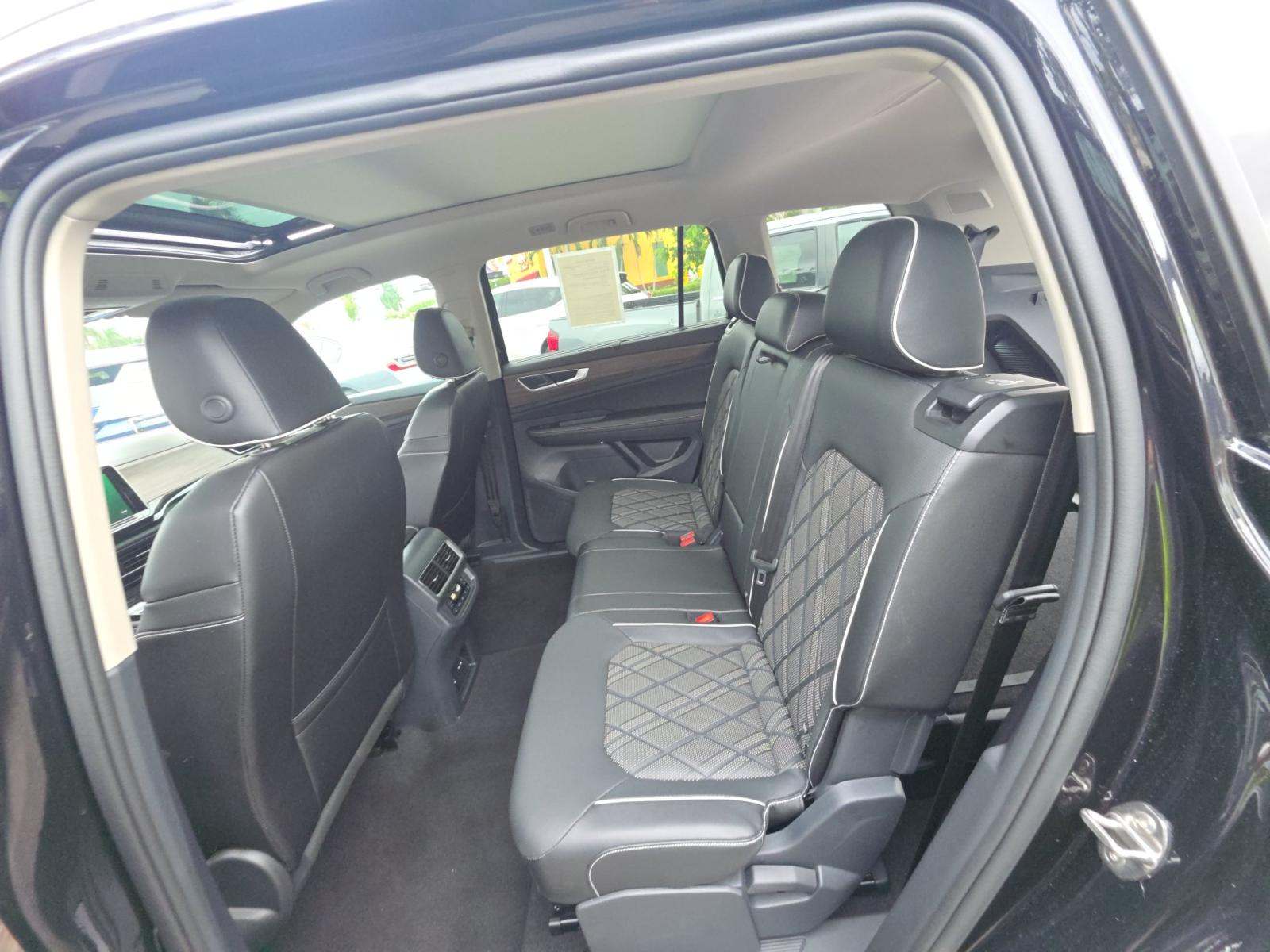 2024 Volkswagen Atlas 2.0T SEL Premium R-Line AWD