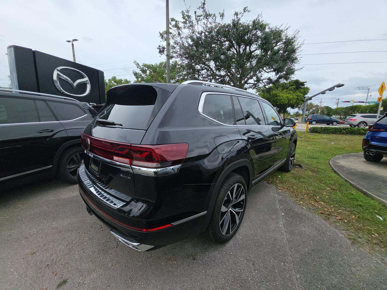 2024 Volkswagen Atlas 2.0T SEL Premium R-Line AWD