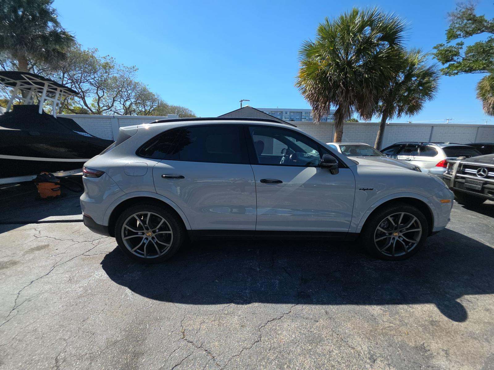 PORSCHE CAYENNE - 4