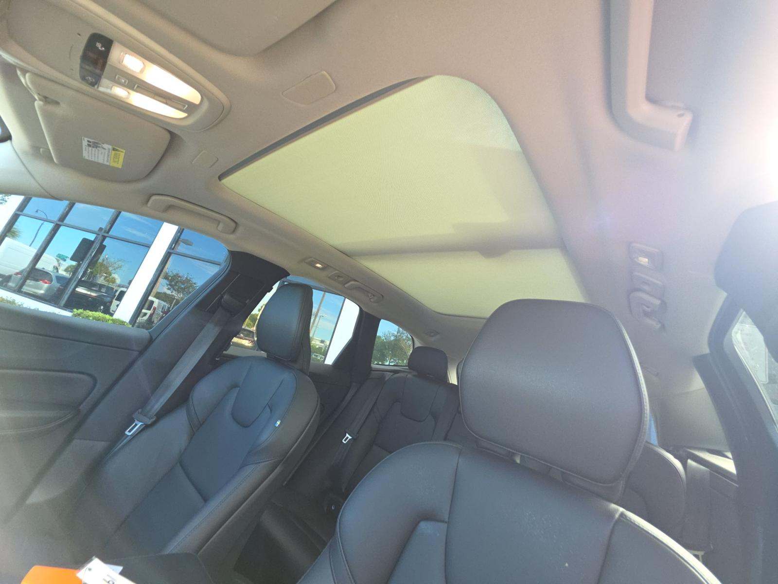 2023 Volvo XC60 B5 Core FWD