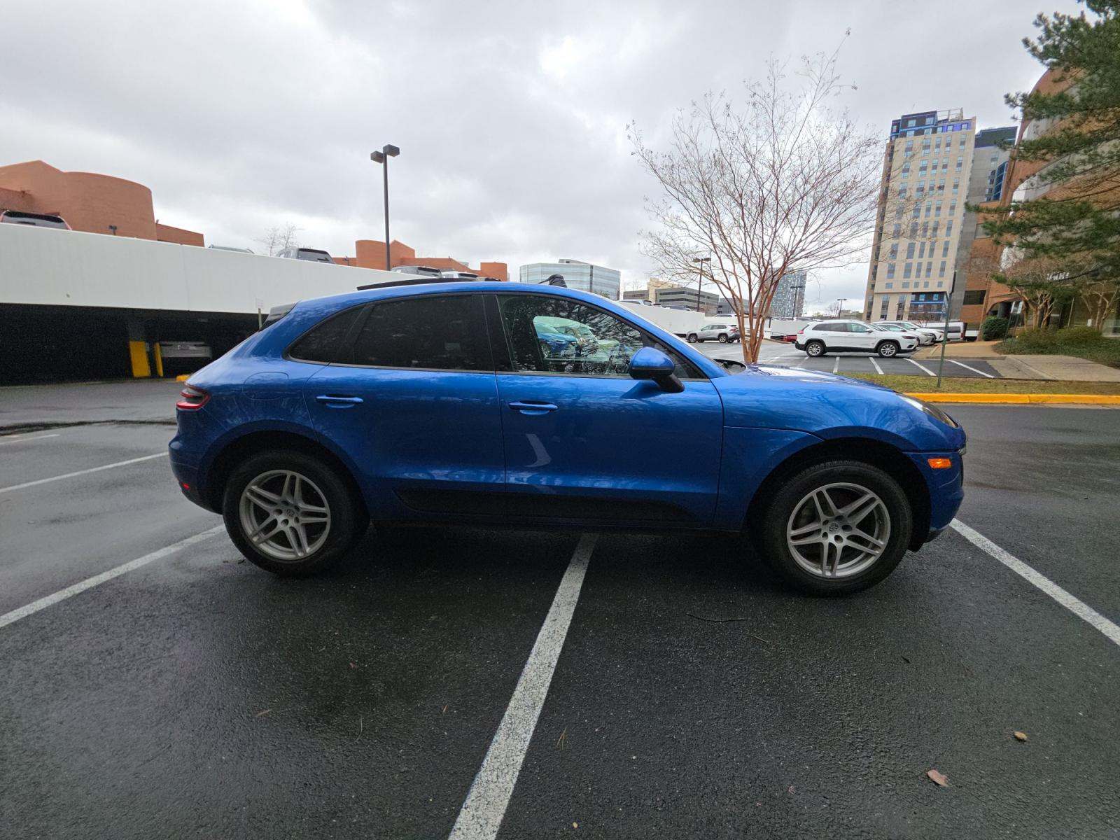 2018 Porsche Macan Base AWD