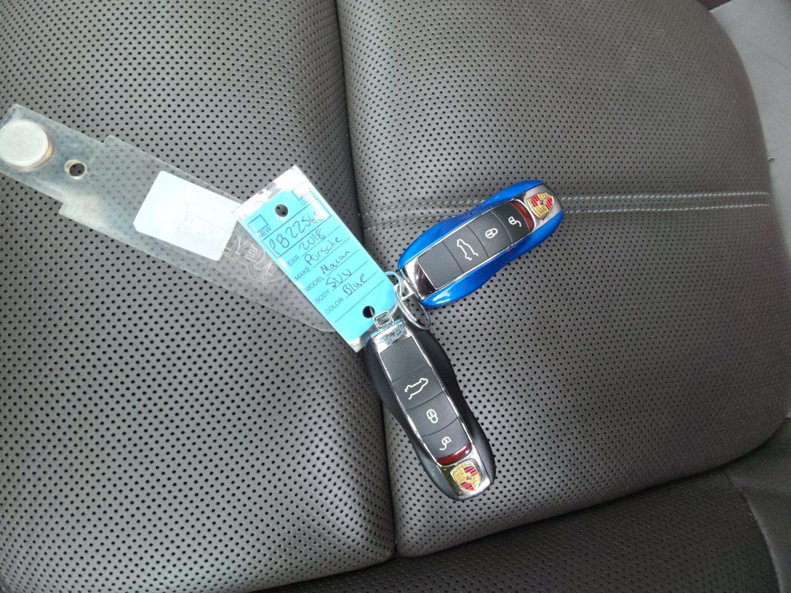 2018 Porsche Macan Base AWD