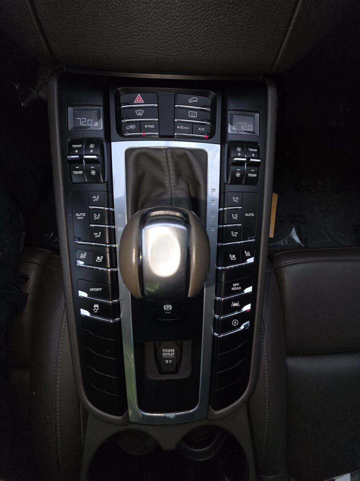 2018 Porsche Macan Base AWD