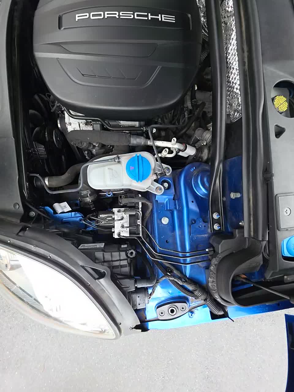 2018 Porsche Macan Base AWD