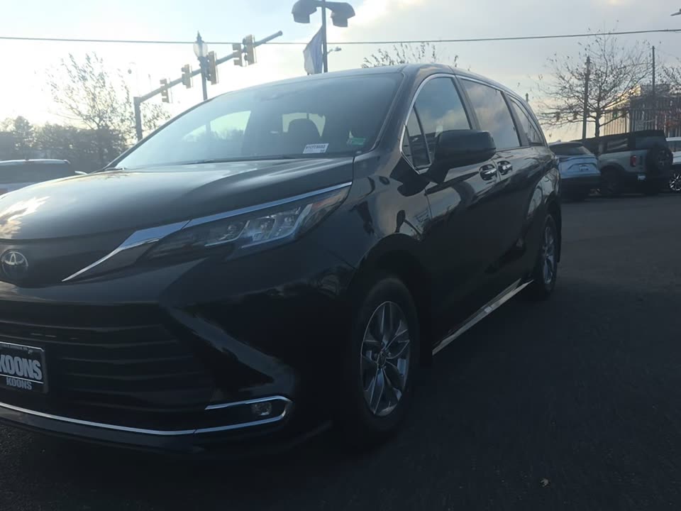 2023 Toyota Sienna XLE FWD