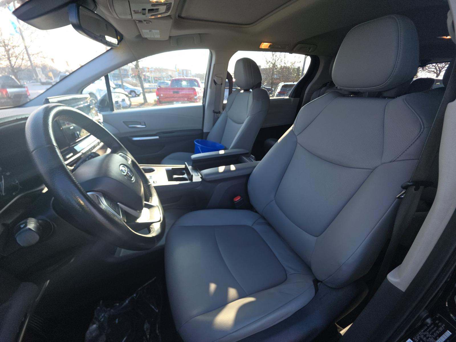 2023 Toyota Sienna XLE FWD